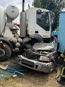 Accident mortal între Arad și Horia. Coliziune între o betonieră și o mașin ...