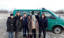 O familie din Siria a vrut să treacă ilegal frontiera pe jos !