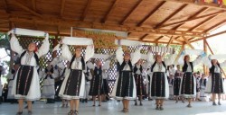 Centrul Cultural Judeţean Arad prezintă adevărata situaţie a „Praznicului de Pită Nouă” de la Beliu 
