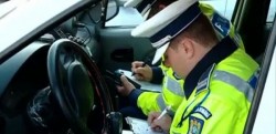 Un bărbat de 43 de ani prins de polițiști în timp ce conducea un autoturism neînmatriculat

