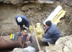 Compania de Apă Arad execută lucrări de cuplare a reţelelor de apă potabilă în comuna Şiria, vezi programul de întrerupere a apei potabile