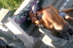 SCANDALOS! Cuplu surprins în timp ce facea sex într-un cimitir din Lugoj