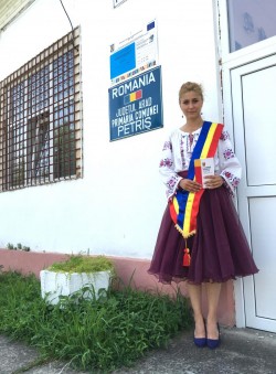 Cea mai COOL primăriţă din ţară îşi donează salariul.  Irina Onescu, primăriţa de la Petriş îi dă o lecţie Olguţei Vasilescu 