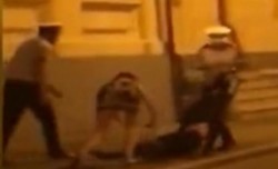 SCANDAL de proporţii în Poliţia Română! Un renumit medic a fost TÂRÂT pe jos de poliţişti în centrul Bucureştiului - VIDEO