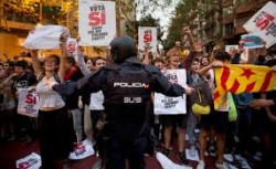 Barcelona la un pas de război civil! Referendumul pentru independenţa Cataluniei, marcat de violenţe de stradă!