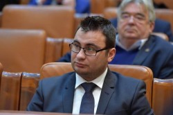 Glad Varga: Parlamentarii coaliţiei de guvernare refuză măsuri de reducere a poluării aerului