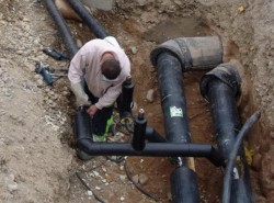 Lucrări la reţeaua de apă potabilă din oraşul Ineu