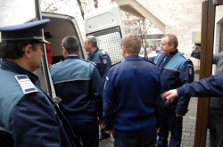Două persoane date în urmărire în România şi Italia, depistate la Arad