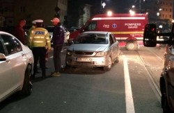 Accident spectaculos pe Calea Romanilor. Un şofer care consumase alcool s-a răsturnat cu maşina după ce a lovit din spate un autoturism