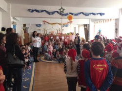 Acțiune în cadrul Parteneriatului educațional între Grădinița PP nr. 11 Arad și Școala Gimnazială Aron Cotruș cu ocazia sărbătorilor de iarnă