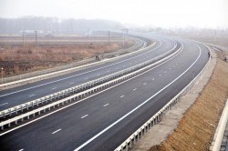 O nouă autostradă va lega judeţul Arad, de Budapesta în timp ce autorităţile de la Bucureşti nu reuşesc să treacă Carpaţii