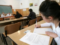 Peste 900 de elevi absenţi la simulările pentru BAC, proba scrisă la „Limba şi literatura Română”