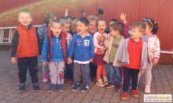 Micuții de la Grădinița Bambi au vizitat fabrica Moda din Arad