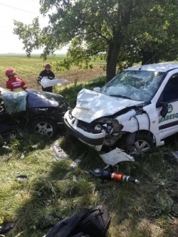 O tânără șoferiță și-a pierdut viața într-un cumplit accident de circulație, pe drumul Arad-Timișoara