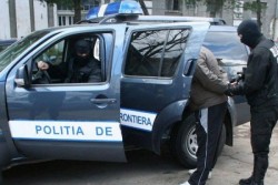 Doi bărbați căutaţi de autorităţile române pentru executarea unor pedepse depistaţi de Poliţiştii de frontieră la Vama Nădlac
