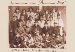 Fotografia delegaţiei Ineului la Marea Adunare Naţională – Exponatul lunii decembrie la Complexul Muzeal Arad