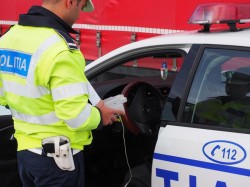 Bărbat din Nădab, fără permis și beat la volan reținut de polițiști