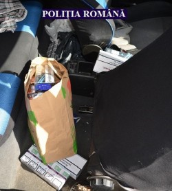 Polițiștii arădeni au luat cu asalt Piața Fortuna din Arad unde au prins un bărbat ce vindea țigări direct din mașină