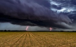 Un ciclon mediteranean va lovi România. Ce se va întâmpla cu vremea în următoarele săptămâni