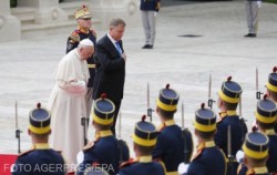 Vin de Miniş pentru Papa Francisc, din partea preşedintelui Iohannis!

