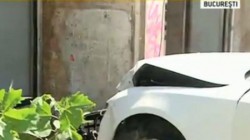 Un tânăr din Macea și-a distrus mașina după ce a intrat cu ea în zidul unei case
