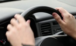 Șofer de 15 ani pe străzile Aradului! Concurs de infracțiuni cu trei minori care au furat o mașină, bani și acte în Șiria