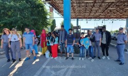 Optsprezece persoane de origine afroasiatică și o călăuză sârbă, depistați la graniţa cu Ungaria