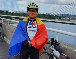 Pompierul arădean Petreuș Adrian a parcurs 1.200 de km cu bicicleta în 88 de ore
