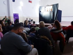 La Cinematograful din Grădiște, copiii au avut parte de surprize alături de trupa de teatru de păpuși NIROS din Arad, prezenți cu piesa Fata Babei și Fata Moșneagului