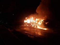Un TIR a luat foc joi noaptea, în Zona Industrială din Arad