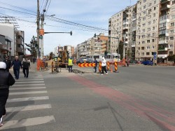Continuă lucrările la reţeaua de canalizare de pe Calea Aurel Vlaicu