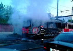 Tramvai în flăcări, luni dimineața la Făt Frumos din zona Vlaicu