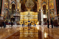 Slujbele religioase în biserici sunt din nou permise a decis Comitetul Județean pentru Situații de Urgență Arad