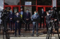 Liberalii arădeni au depus la Biroul Electoral Județean Arad dosarele cu semnăturile pentru susținerea candidaturilor la alegerile parlamentare