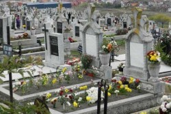 Măsuri pentru evitarea aglomeraţiei în cimitire de Ziua Morților