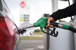 Benzina şi motorina se vor scumpi la pompă de la prima oră a anului 2021