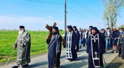 Credincioșii au participat și în acest an în Vinerea Mare la Procesiunea ”Drumul Crucii” la mănăstirea Hodoș- Bodrog

