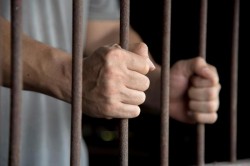 Pentru 40 de partide de sex cu minori români un pensionar elvețian a primit doar 2 ani și 9 luni de închisoare