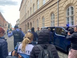 10 polițiști de la Serviciul de Înmatriculări Vehicule Timiș au fost reținuți pentru luare de mită


