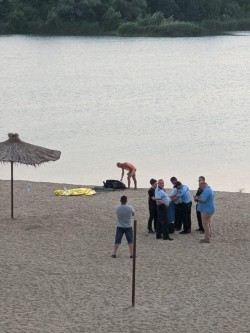 Un tânăr de 30 de ani s-a înecat în lacul Ghioroc. În urmă cu 10 zile alt tânăr s-a înecat în același lac

