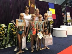 Nouă medalii au obținut sportivele de la CSM Arad la Campionatele Naționale de Gimnastică ritmică de prejunioare. Kaitlyn Varga şi Teodora Iovănaş Brădean, performerele echipei

