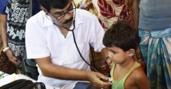 Aproape 50 de copii au murit din cauza unei boli ”misterioase”. Autoritățile din India sunt în alertă
