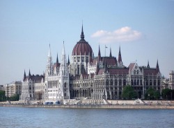 Guvernul Ungariei sprijină financiar construirea în Transilvania a 103 grădiniţe noi şi reabilitarea altor 400 de grădinițe