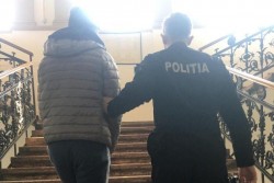 Bărbat de 28 de ani din Petriș, arestat pentru că și-a omorât mama cu mai multe lovituri în zona capului 
