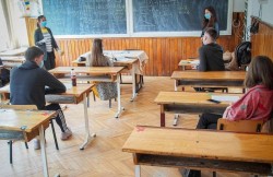 Doar 237 de elevi din județul Arad desfășoară cursurile online

