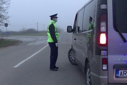 160 de șoferi amendați în ultimele 24 de ore de polițiștii rutieri arădeni. Bugetul statului s-a îmbogățit cu 90.000 de lei

