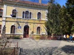 Absenteism ridicat la Școala Gimnazială ”Iosif Moldovan” din Arad. Polițiștii locali s-au deplasat la domiciliul elevilor și au notificat părinții privind obligația legală de a-și trimite copiii la școală

