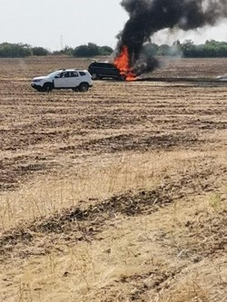 Pompierii au stins două autoturisme care au loc foc în Arad

