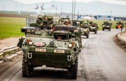 Convoiul de tehnică militară franceză a Grupului de luptă al NATO intră duminică seara în România prin Vama Nădlac