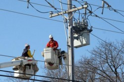 Peste 10 localități arădene fără curent electric spre final de săptămână